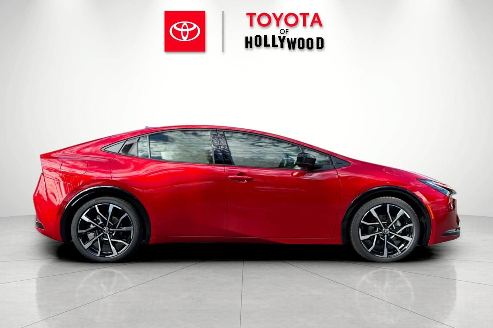 New 2026 Toyota Prius Plug-In Hybrid FWD image 3