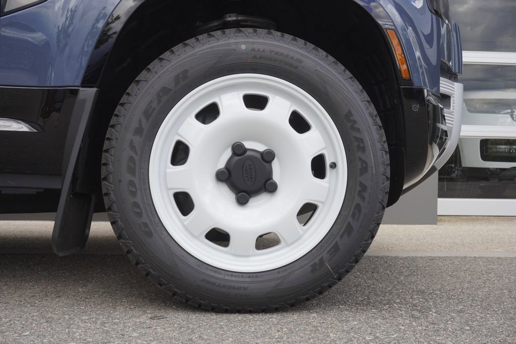 New 2025 Land Rover Defender 110 S image 34