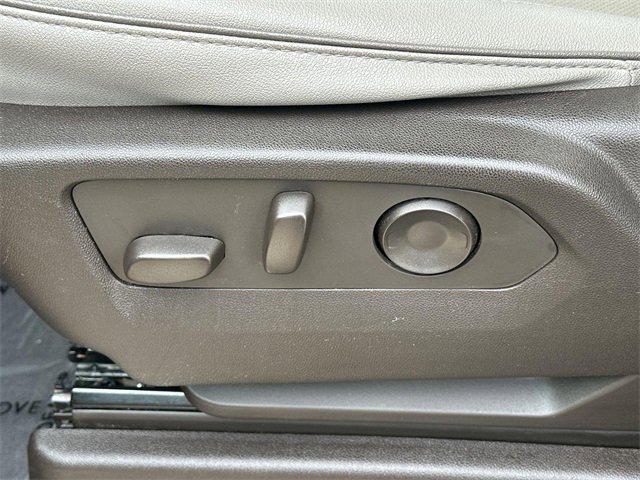 Used 2023 GMC Yukon SLT image 33