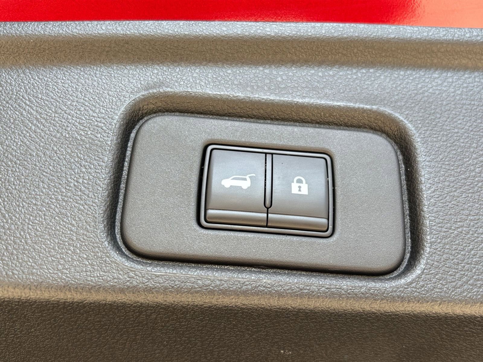 Used 2025 Nissan Pathfinder SV FWD image 23