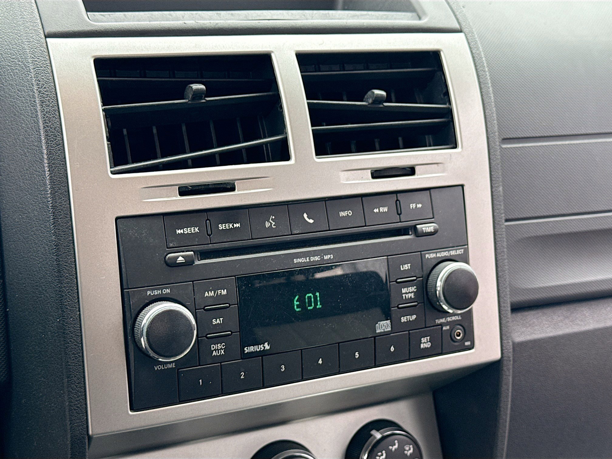 Used 2010 Dodge Nitro Heat image 10