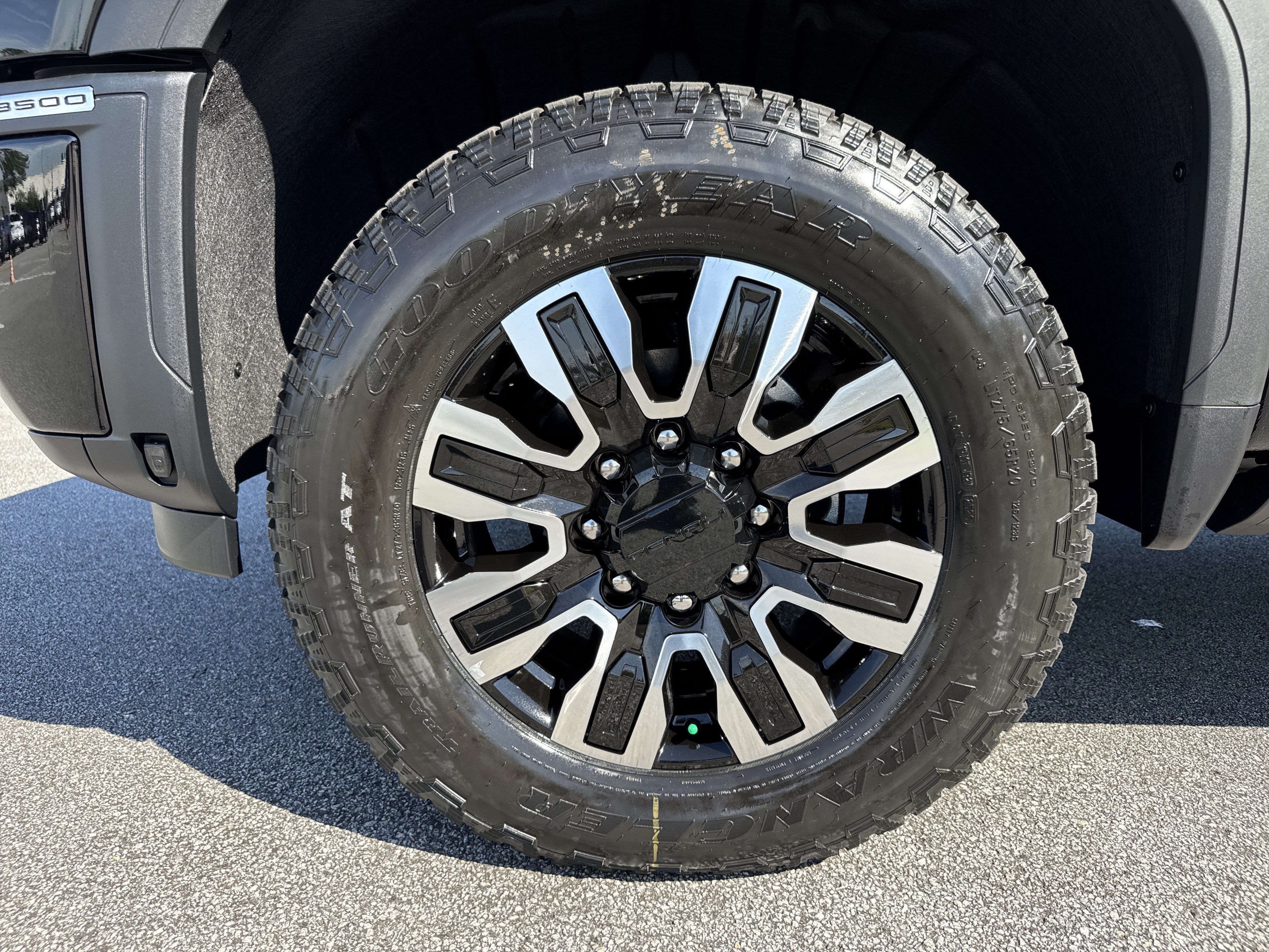 New 2026 GMC Sierra 3500 Denali Ultimate AWD/4WD image 13