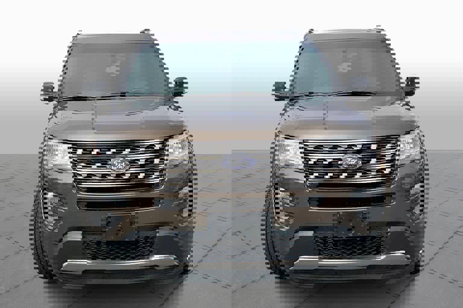 Used 2016 Ford Explorer XLT w/ Equipment Group 202A image 4