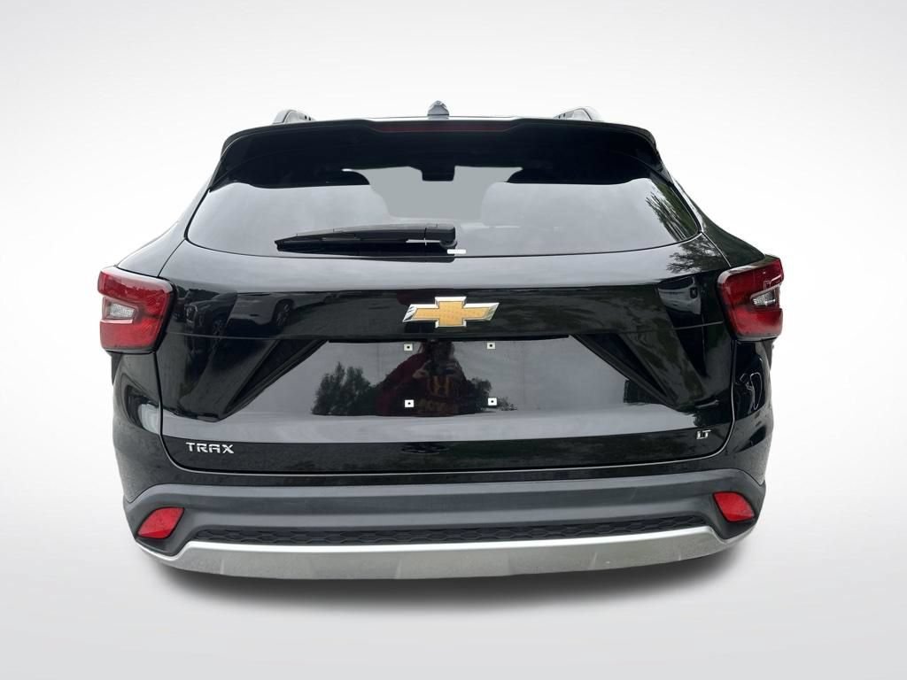 Used 2025 Chevrolet Trax LT FWD image 9