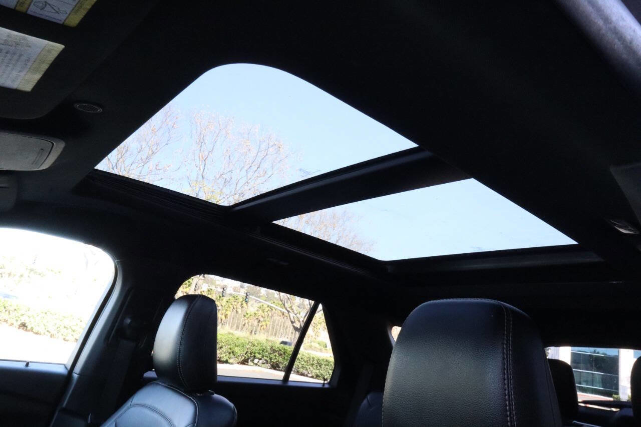 Used 2020 Ford Explorer XLT image 6