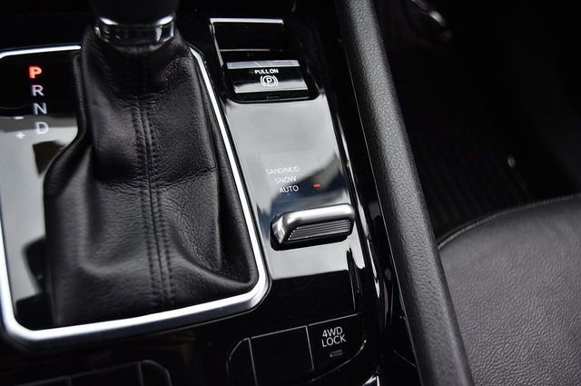 Used 2023 Jeep Compass Limited image 17