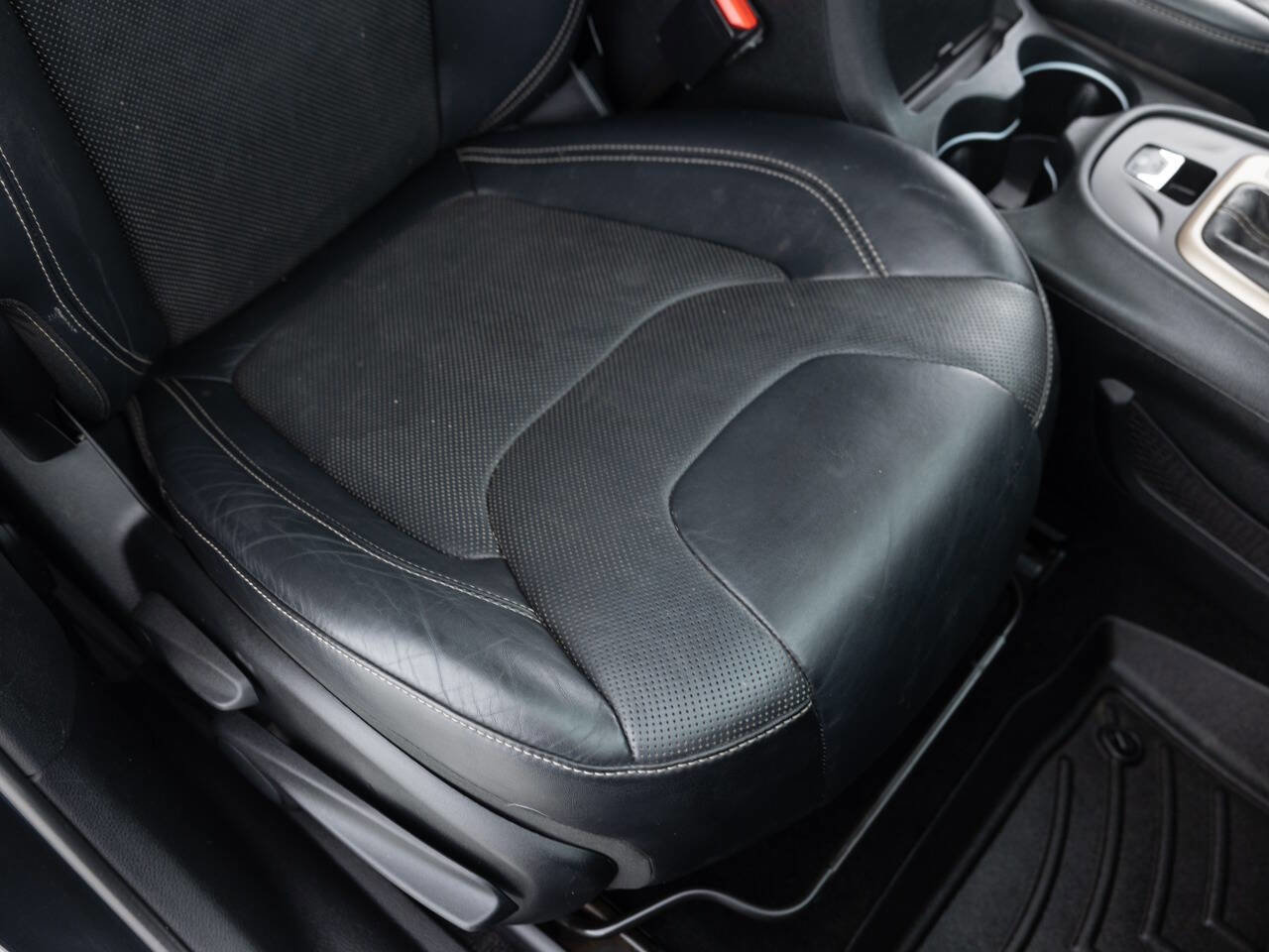 Used 2014 Jeep Cherokee Limited AWD/4WD image 25