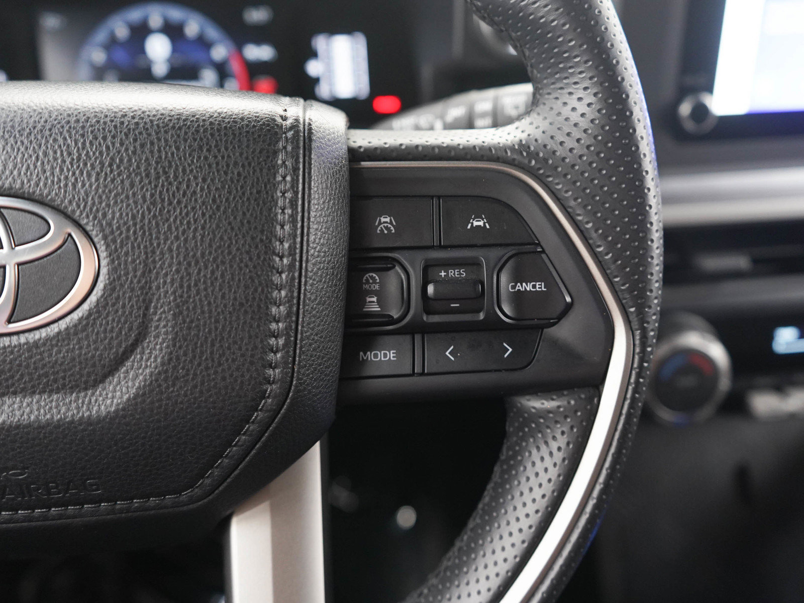 Used 2025 Toyota 4Runner SR5 AWD/4WD image 25