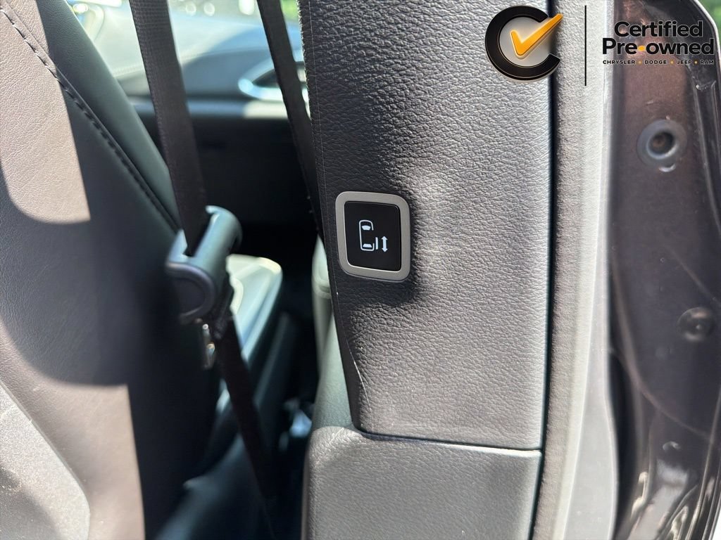 Certified 2023 Chrysler Pacifica Limited w/ Uconnect Theater Family Group AWD/4WD image 38
