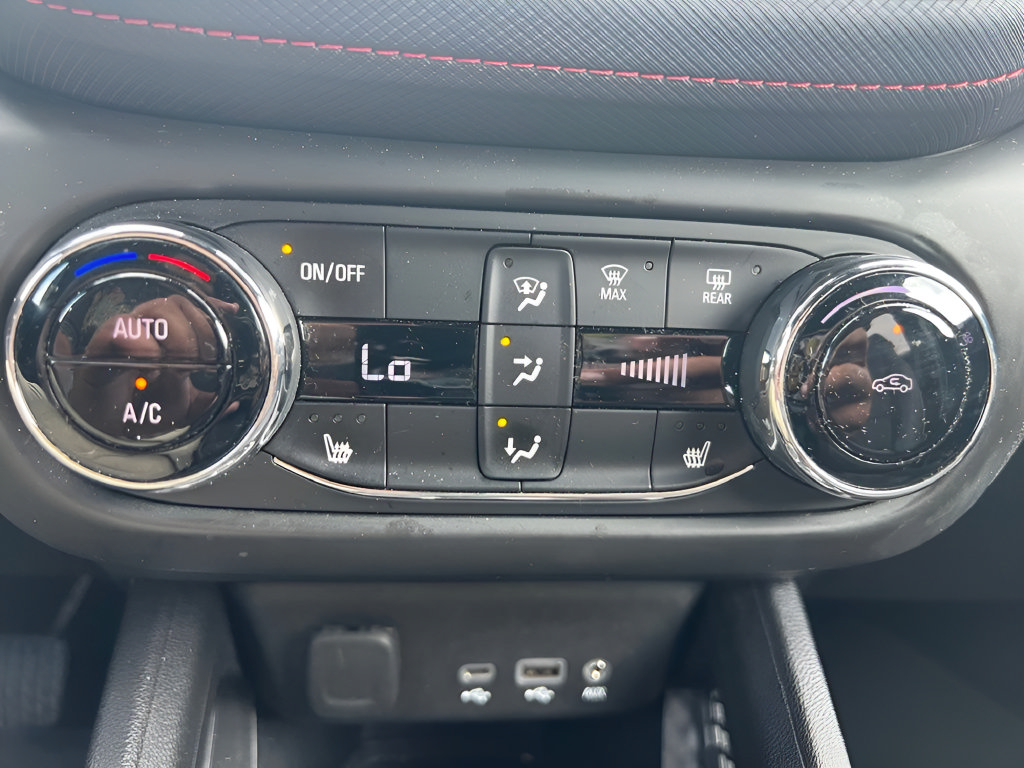 Used 2021 Chevrolet TrailBlazer RS w/ Convenience Package FWD image 27