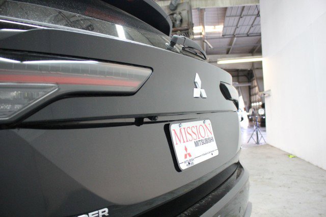 New 2026 Mitsubishi Outlander SE image 4