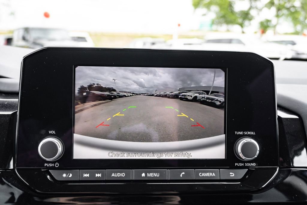 Used 2025 Nissan Pathfinder SV image 24