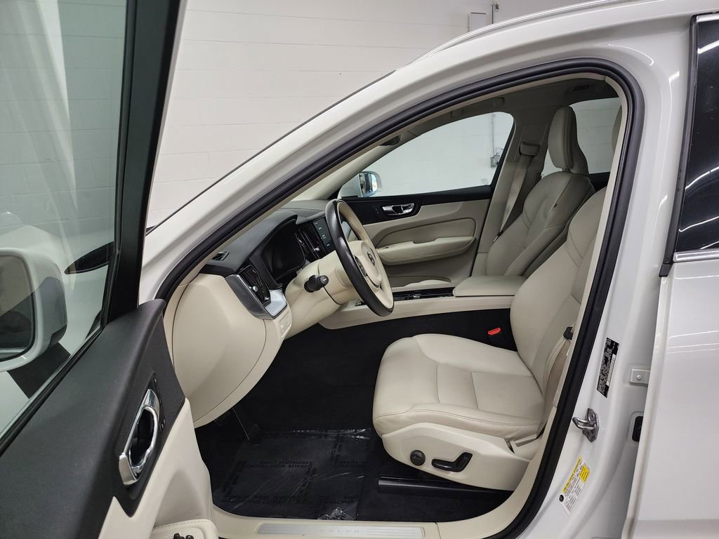 Used 2020 Volvo XC60 T6 Momentum AWD/4WD image 12