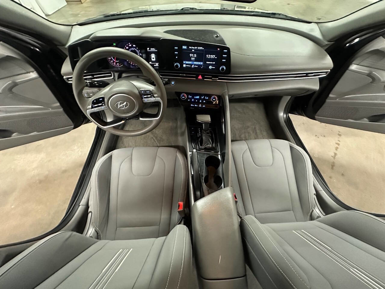 Used 2021 Hyundai Elantra SEL image 14