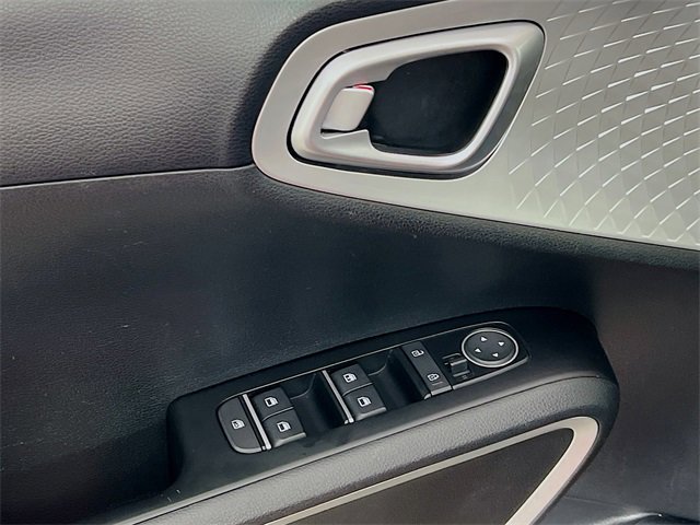 Used 2023 Kia Soul LX w/ LX Technology Package image 9