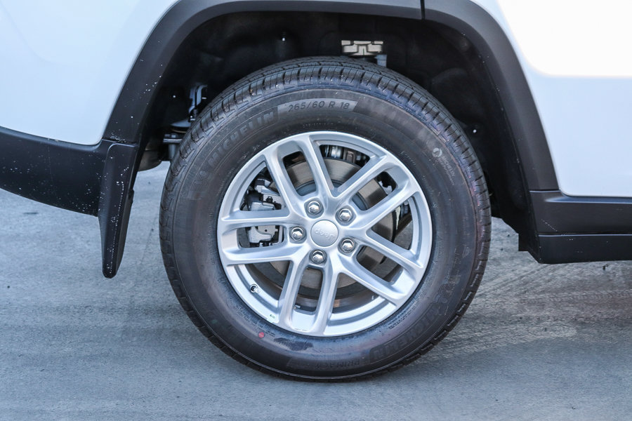 New 2026 Jeep Grand Cherokee Laredo AWD/4WD image 12