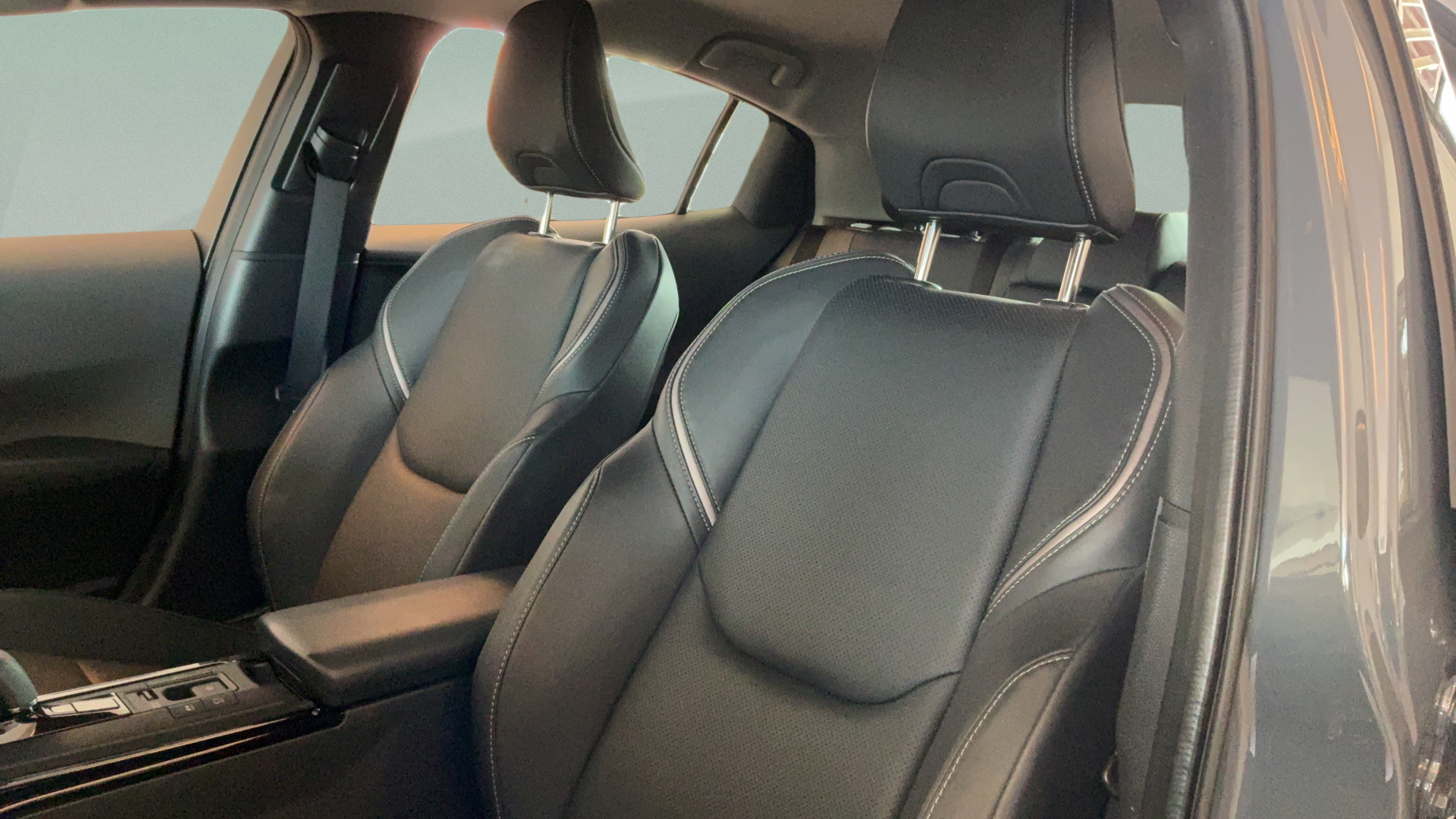 Certified 2025 Toyota Prius XLE FWD image 23