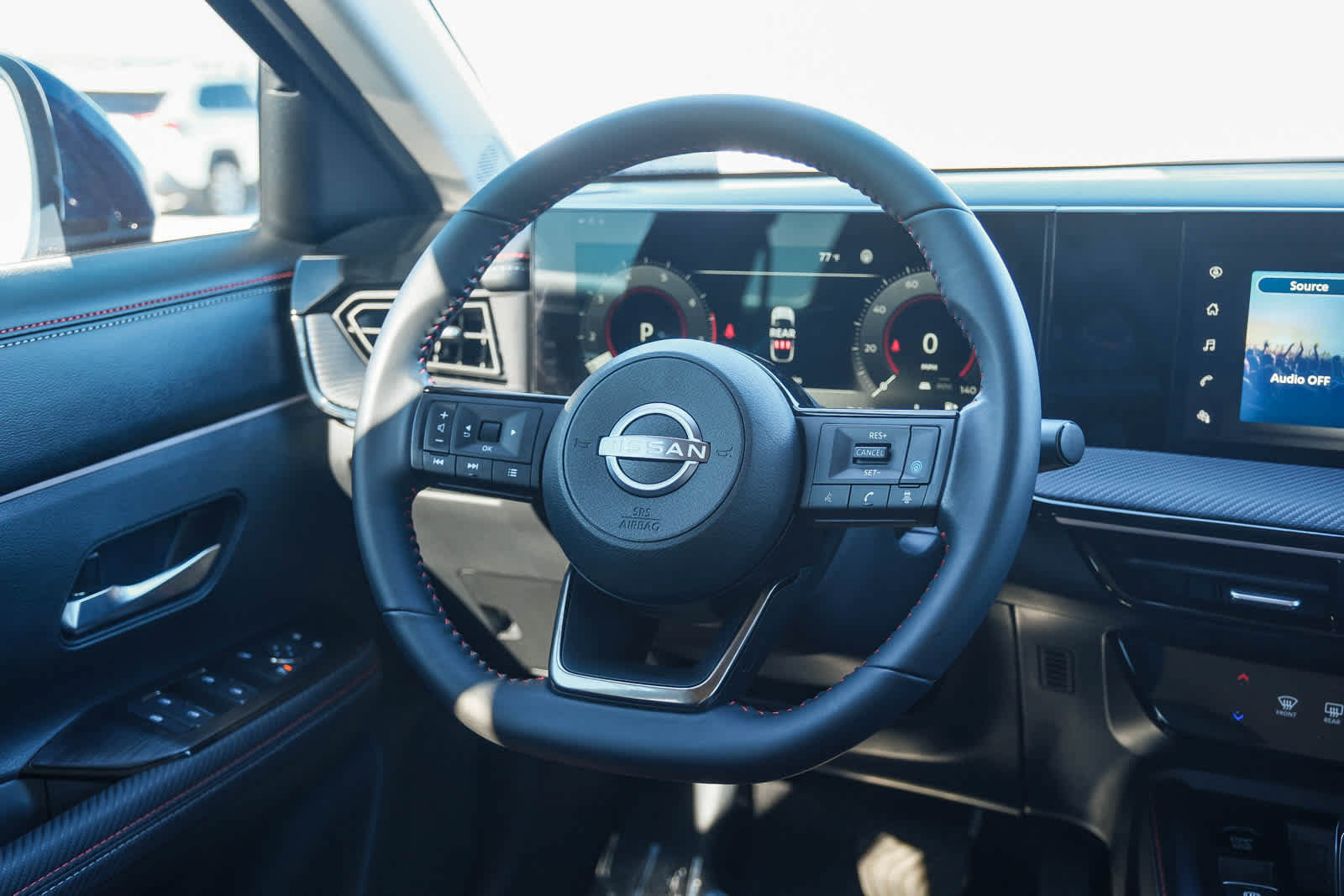 New 2025 Nissan Kicks SR FWD image 18