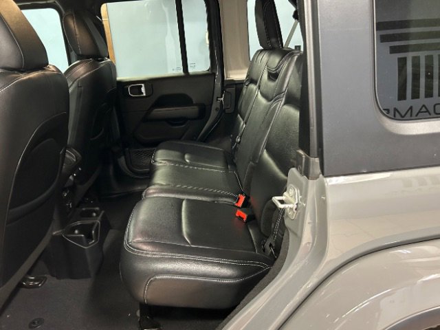 Used 2019 Jeep Wrangler Unlimited Sahara image 12