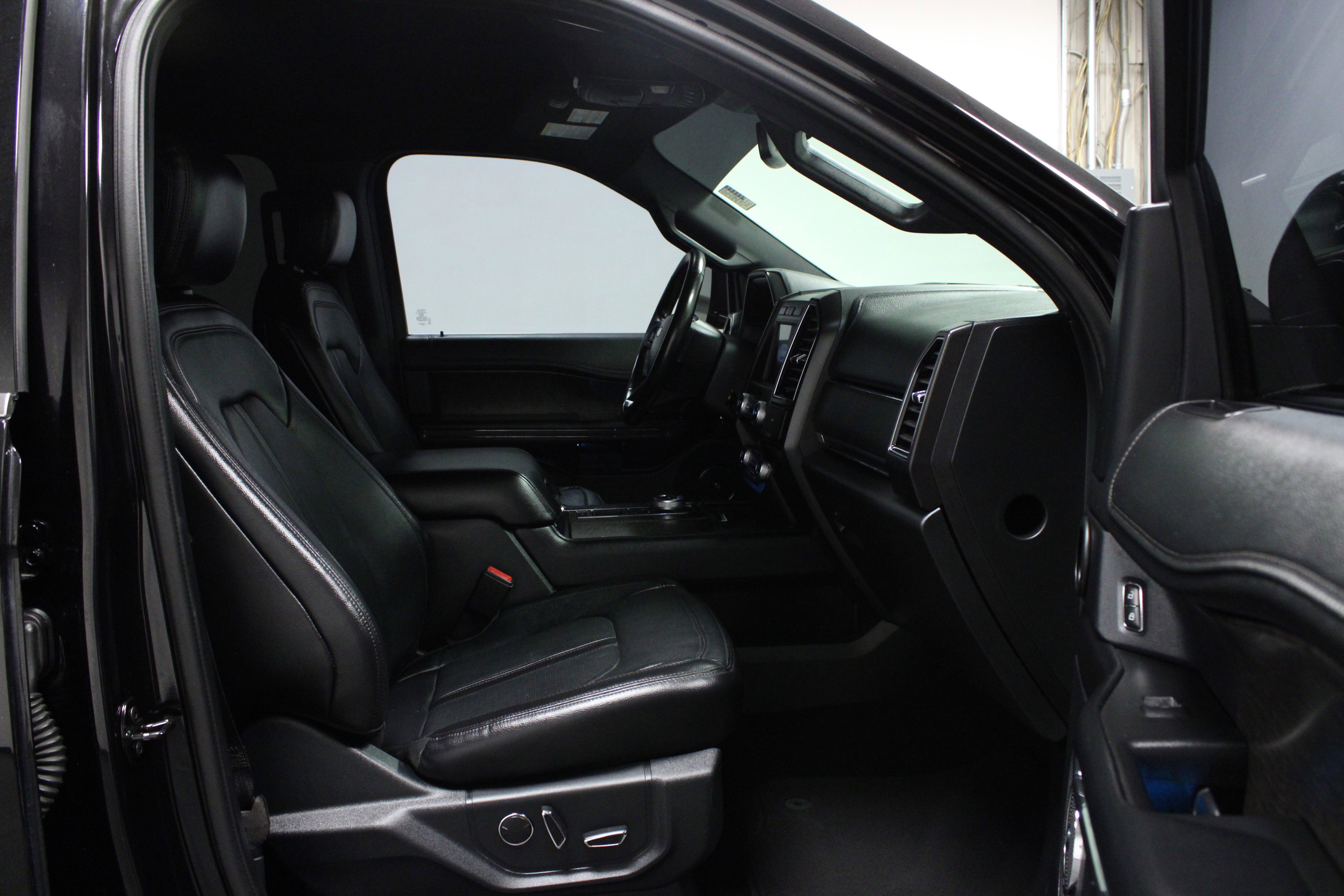 Used 2020 Ford Expedition Limited image 17