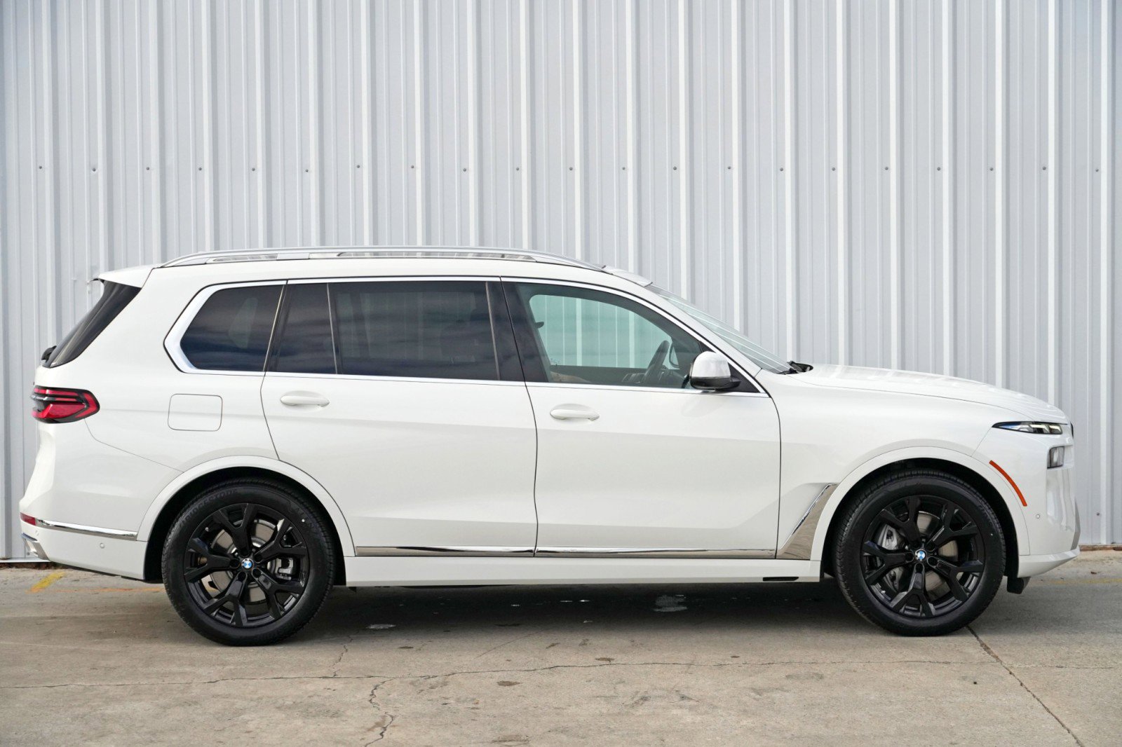 Used 2023 BMW X7 xDrive40i w/ Premium Package image 57