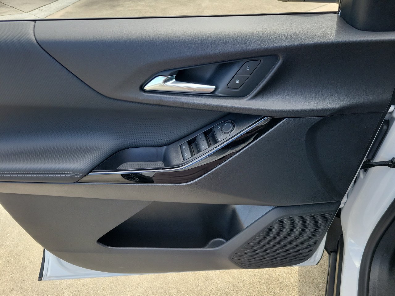 New 2027 Chevrolet Equinox LT FWD image 12