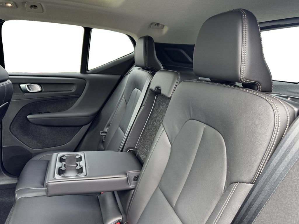 Certified 2026 Volvo XC40 B5 Plus AWD/4WD image 25