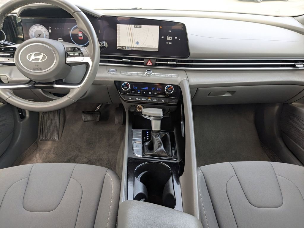 Used 2025 Hyundai Elantra SEL FWD image 24