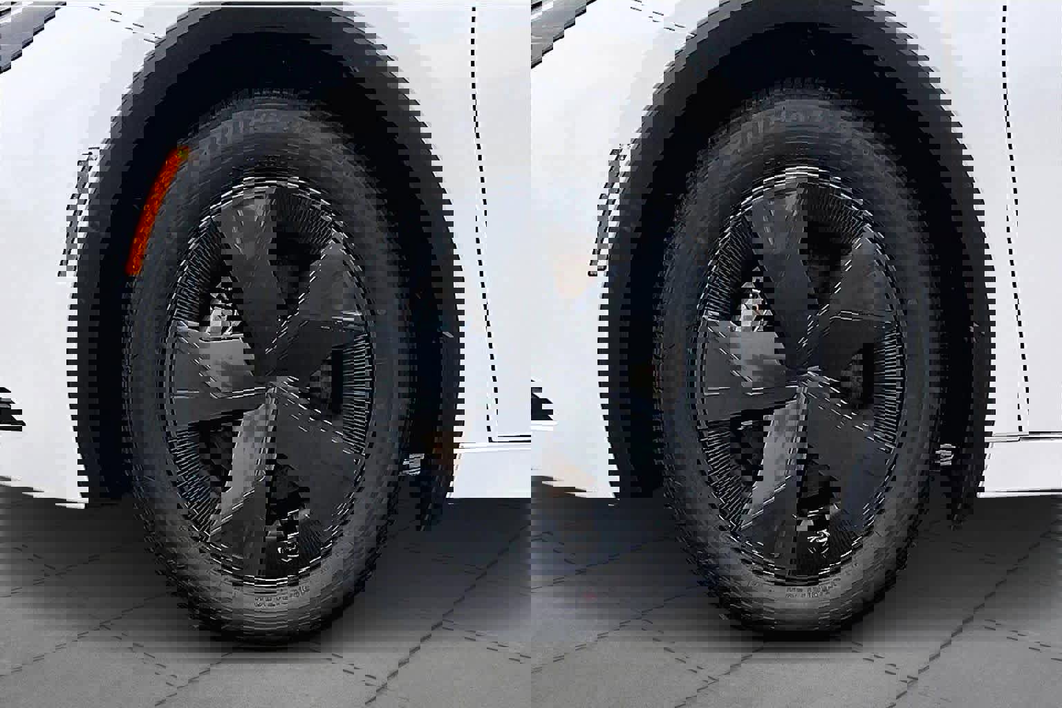 New 2026 Toyota Prius Plug-In Hybrid FWD image 11