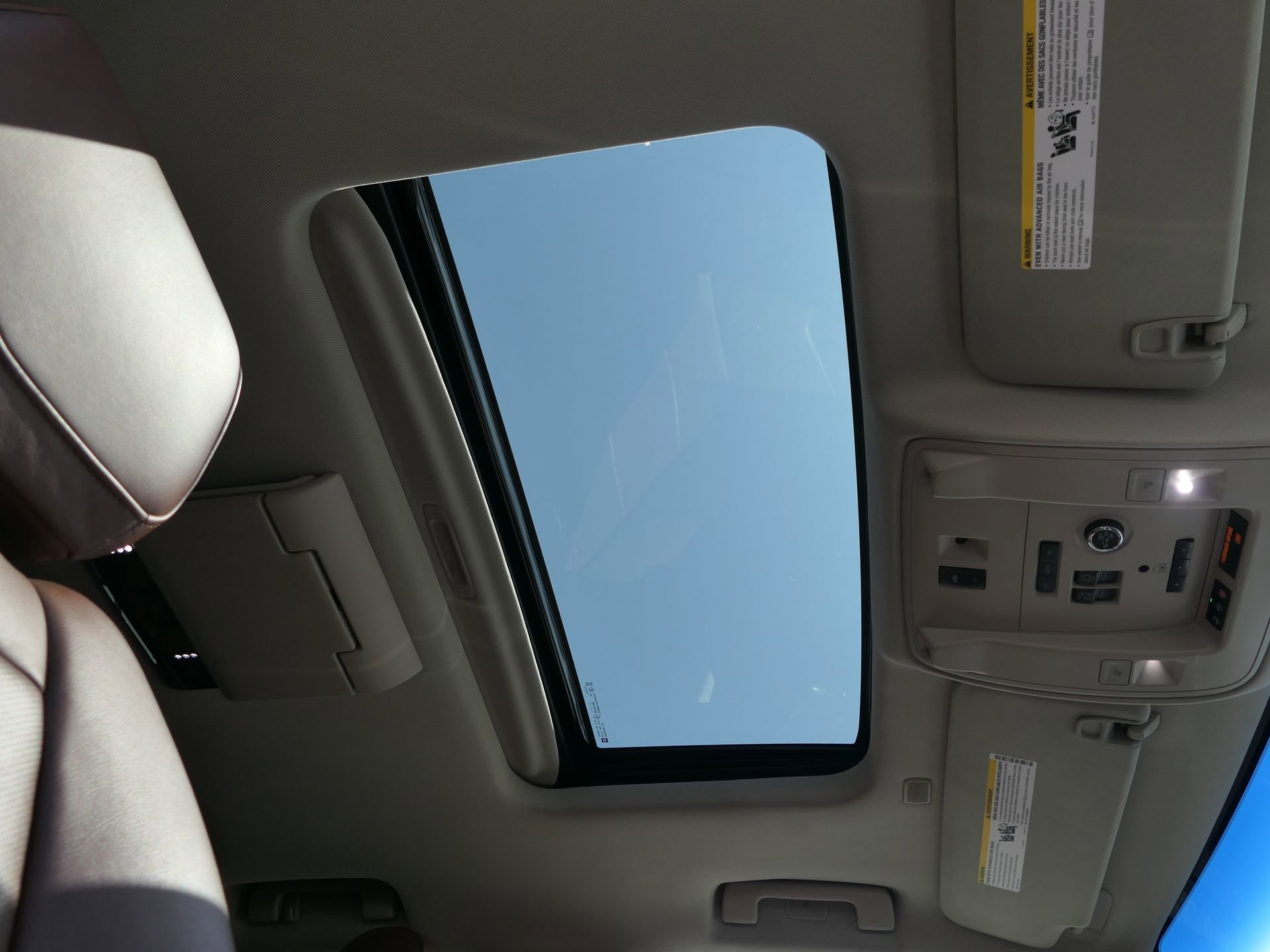 Used 2019 Cadillac Escalade Premium Luxury w/ Escalade Sport Edition image 27