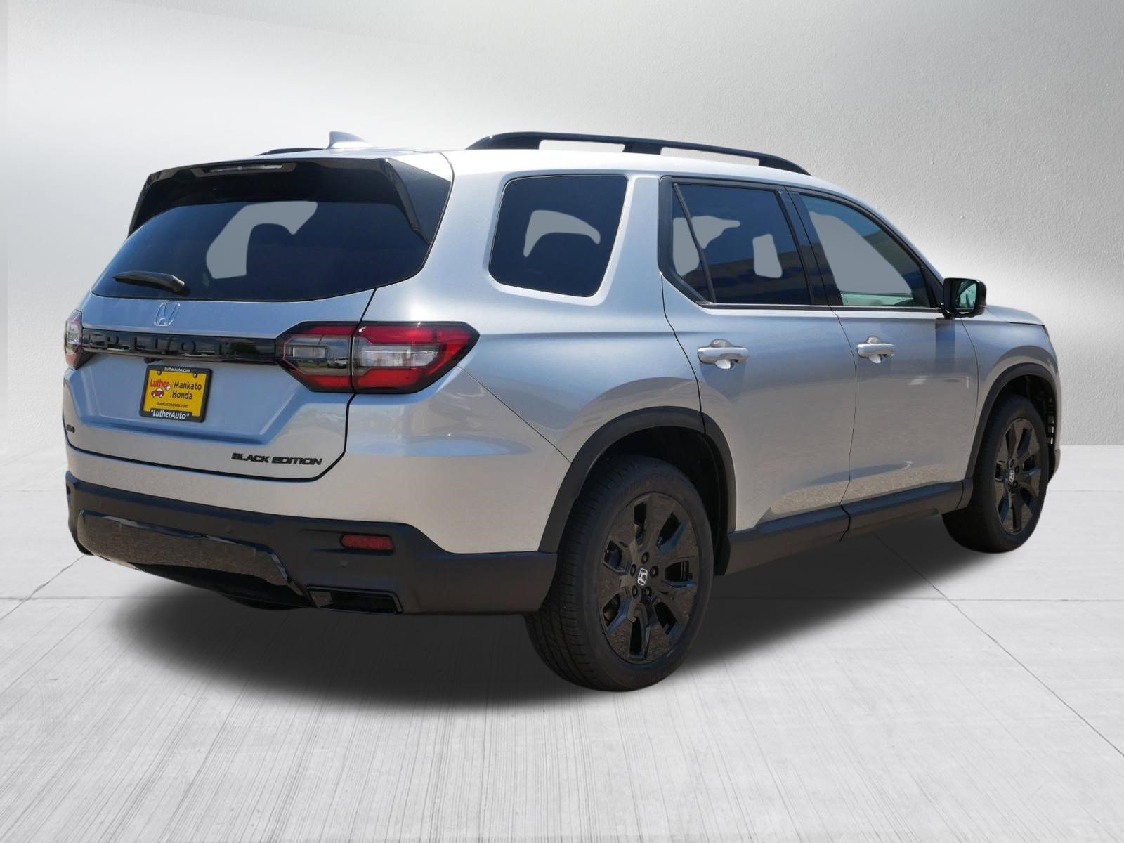 New 2026 Honda Pilot Black Edition image 4