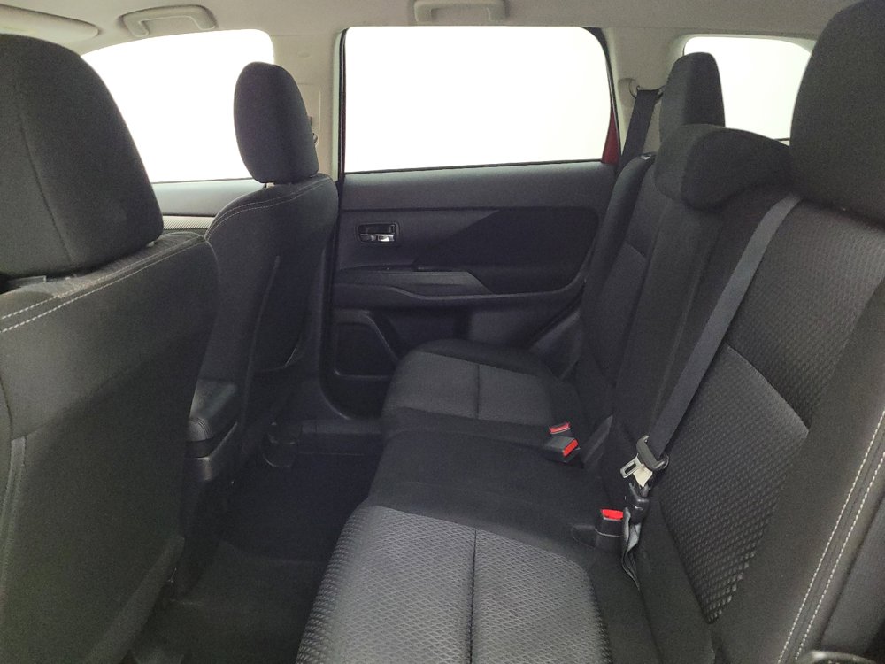Used 2018 Mitsubishi Outlander SE FWD image 18