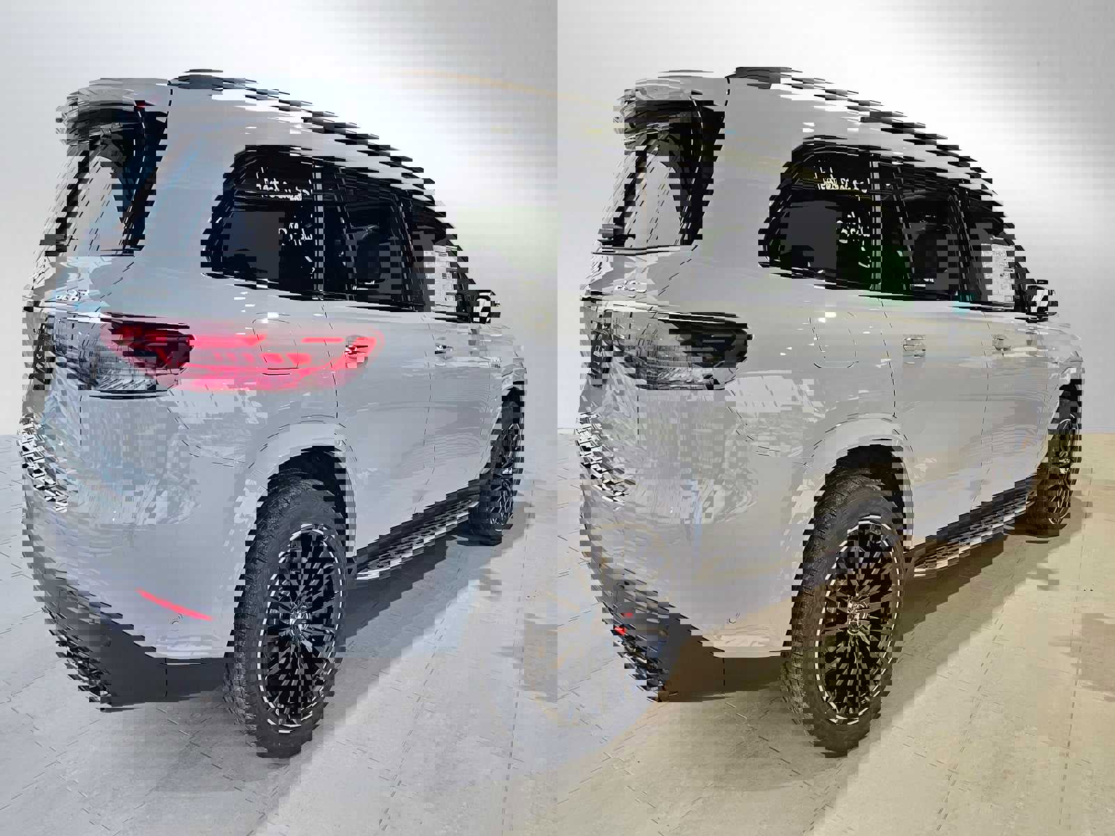 Used 2025 Mercedes-Benz GLS 63 AMG 4MATIC image 5