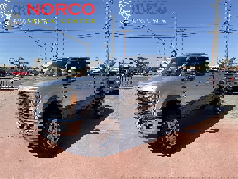 Used 2019 Ford F250 Lariat w/ Chrome Package image 4