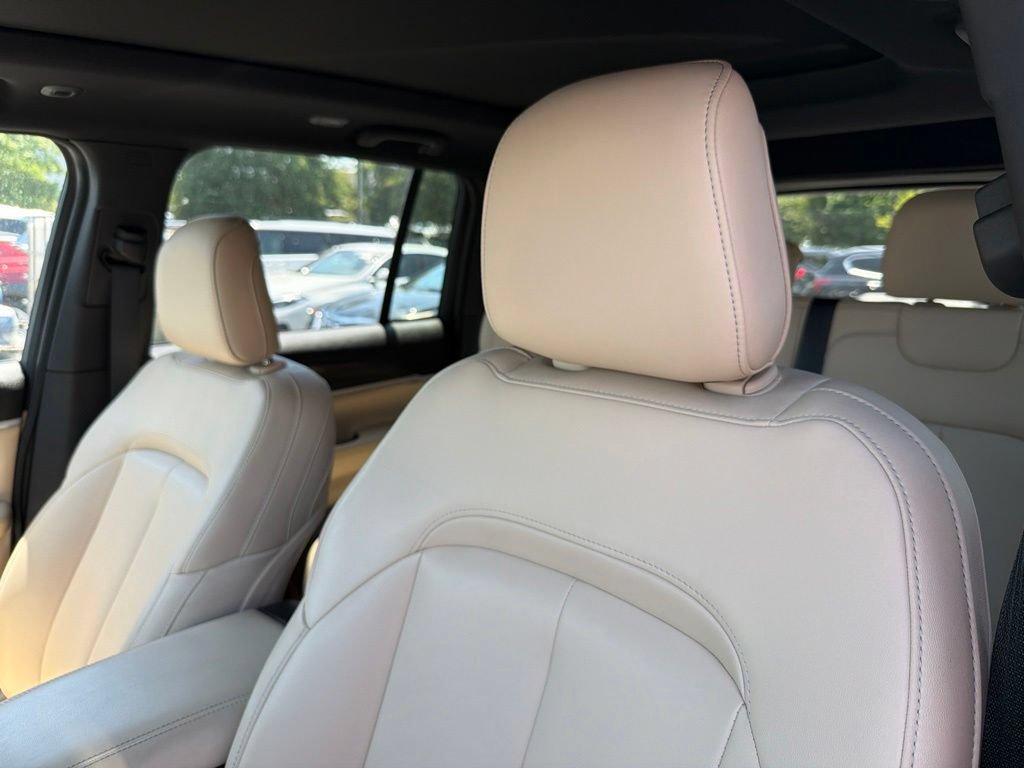 Used 2023 Jeep Grand Cherokee Limited AWD/4WD image 22