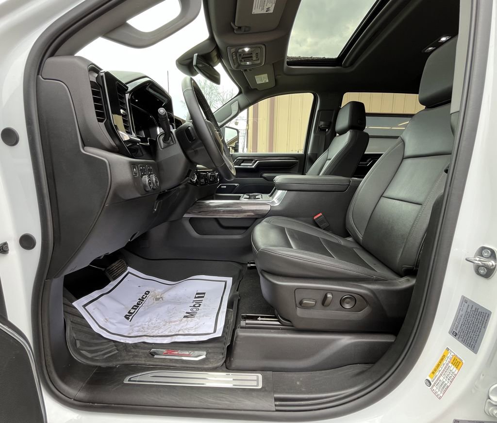 Used 2024 Chevrolet Silverado 2500 LTZ w/ LTZ Plus Package image 9