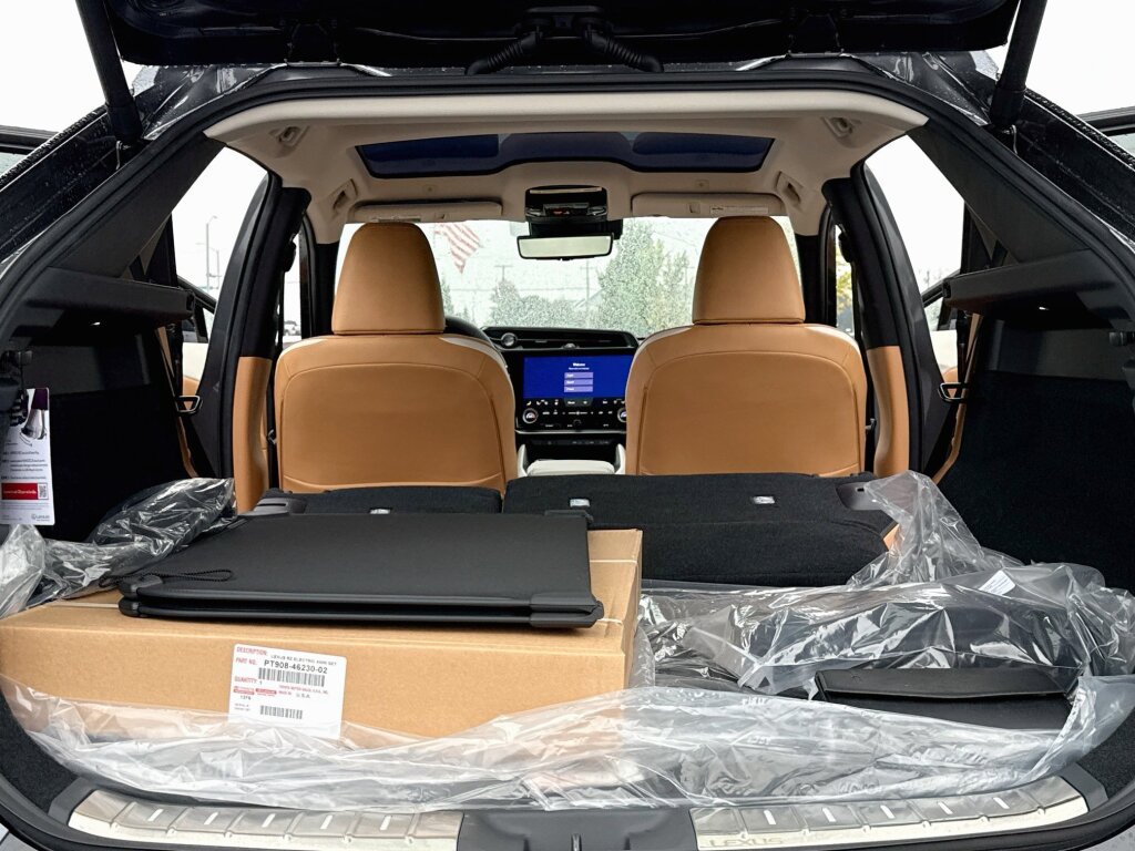 New 2026 Lexus RZ 450e AWD w/ Technology Package image 8