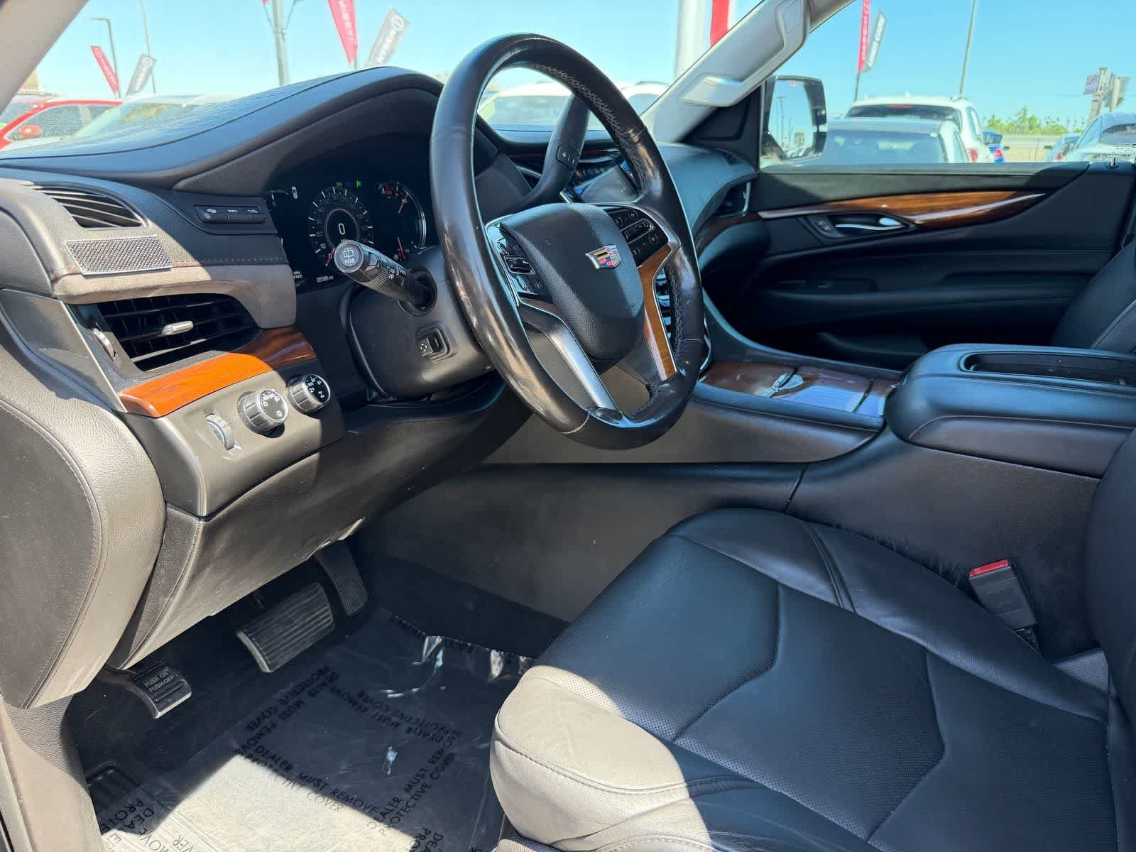 Used 2016 Cadillac Escalade Luxury AWD/4WD image 2