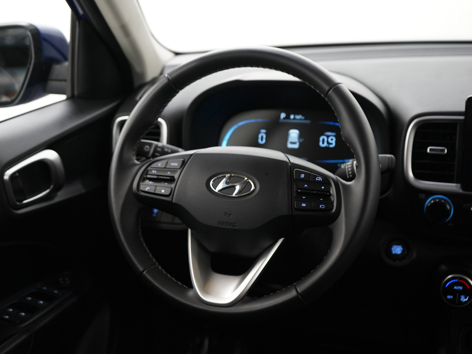 Certified 2025 Hyundai Venue SEL FWD image 14