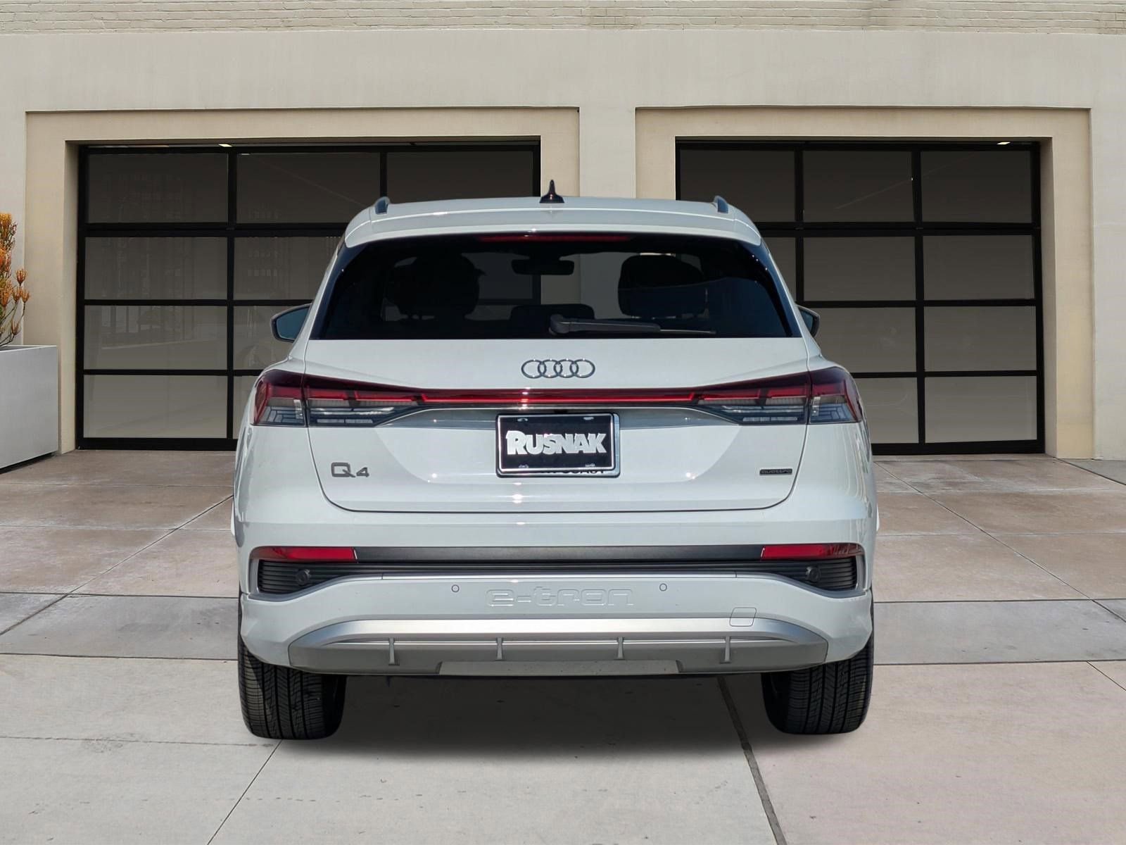 Used 2024 Audi Q4 e-tron Premium Plus image 5
