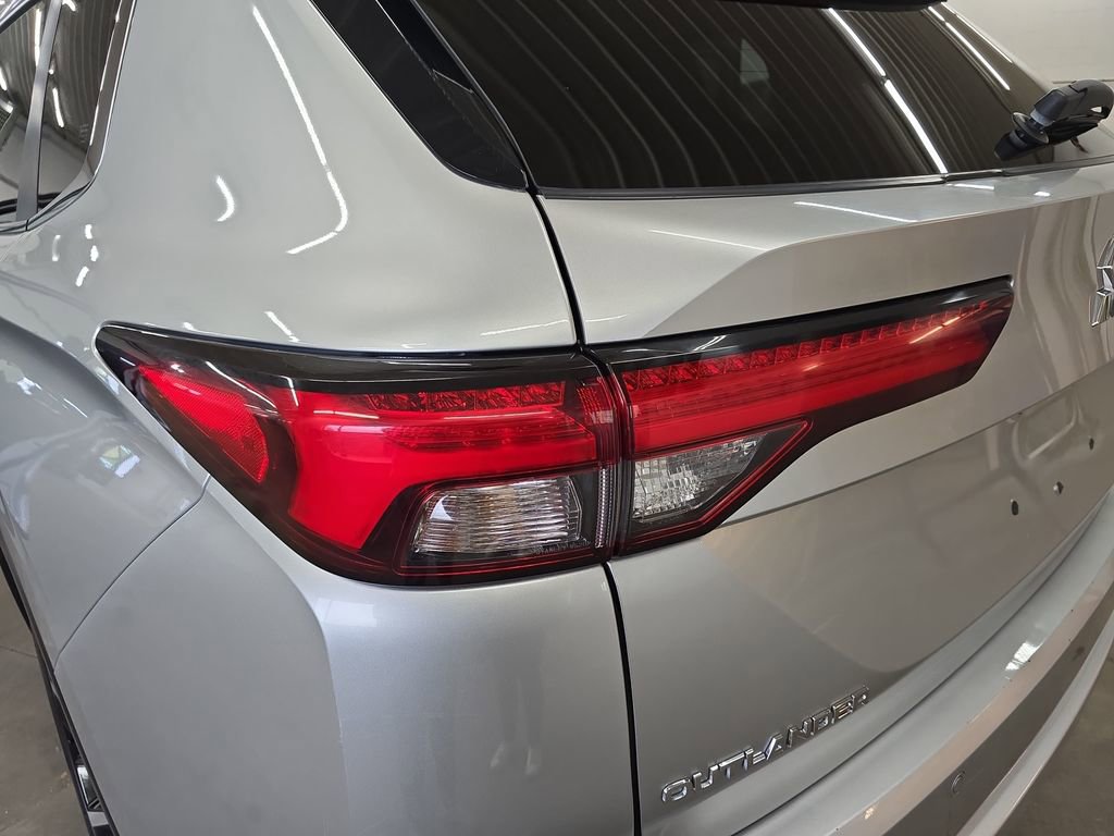 Used 2024 Mitsubishi Outlander SE AWD/4WD image 36