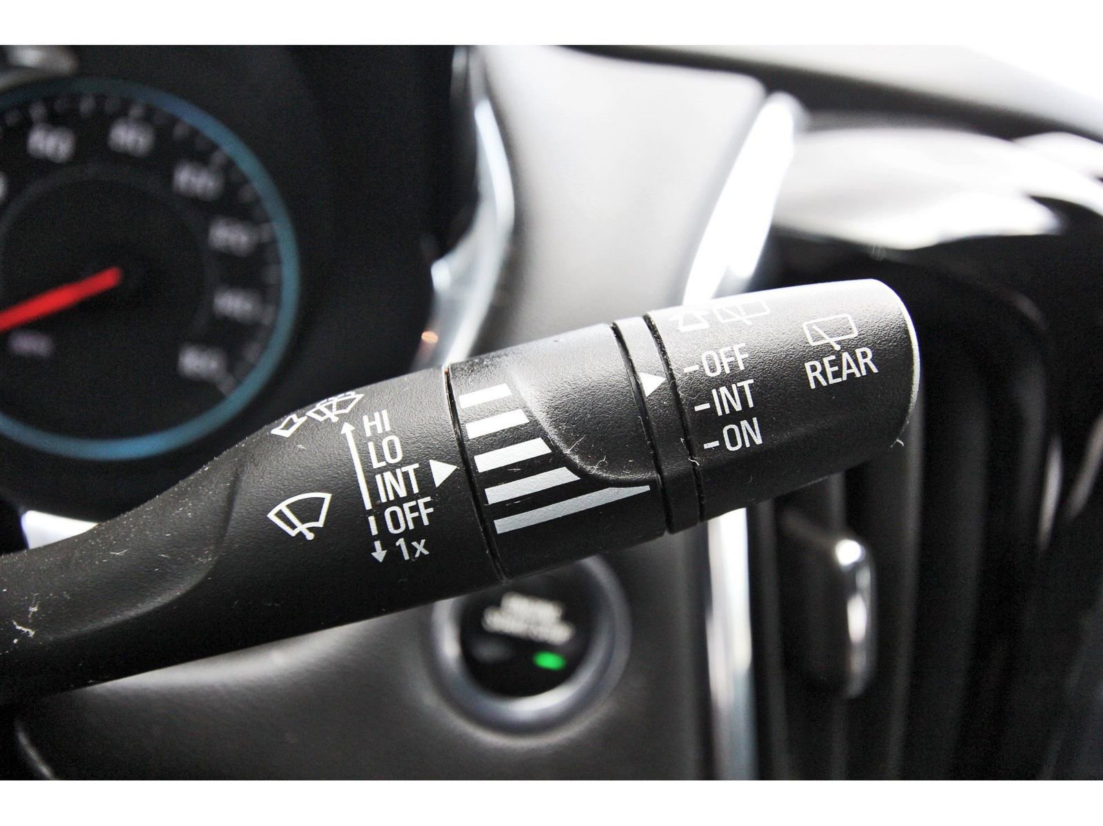 Used 2023 Chevrolet Traverse LT image 18