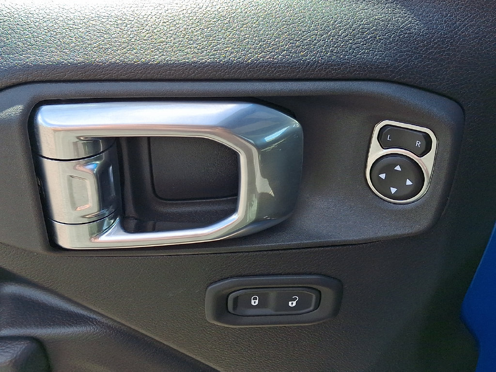Used 2025 Jeep Gladiator Sport AWD/4WD image 14