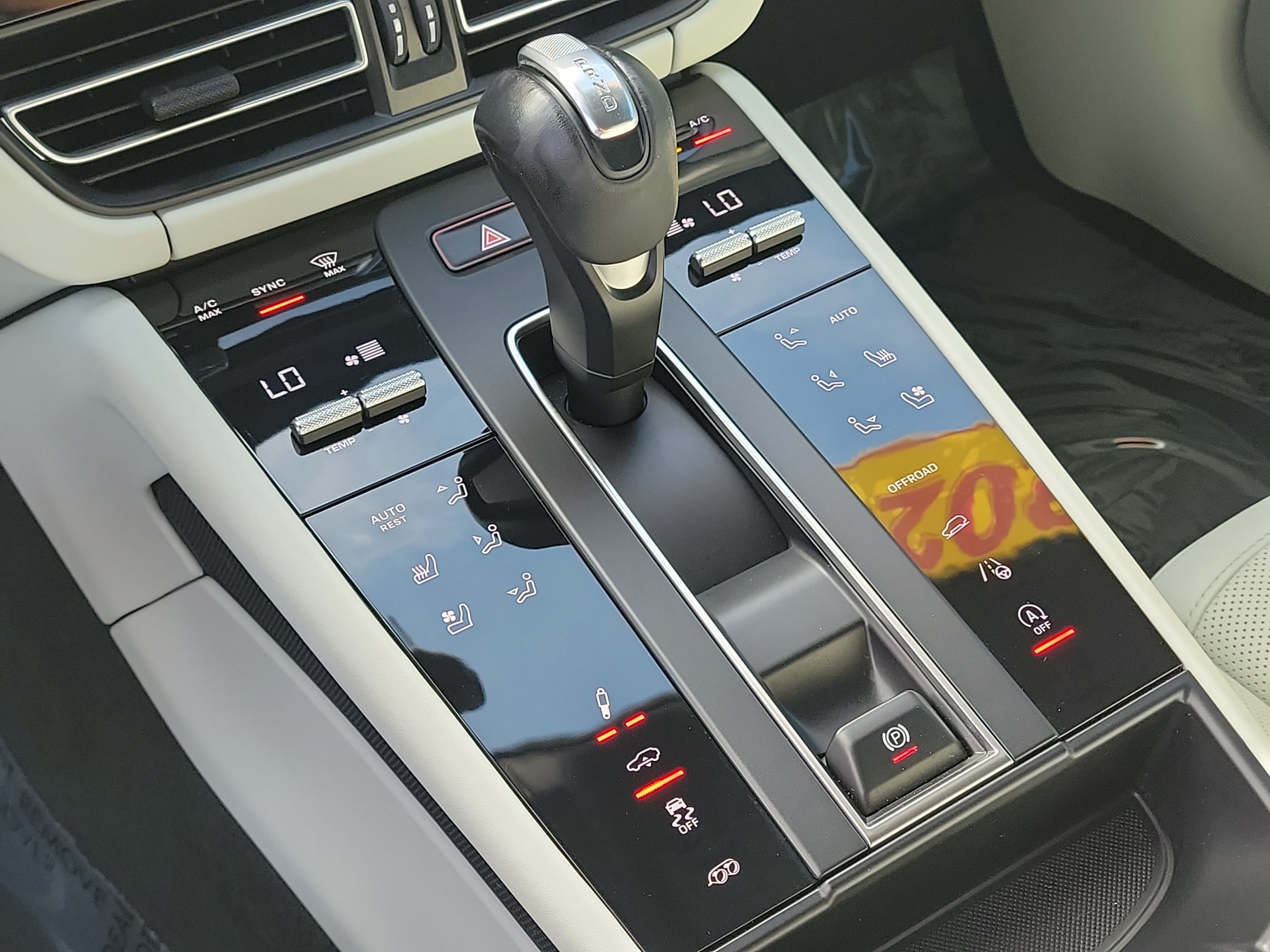 Used 2024 Porsche Macan S AWD/4WD image 29