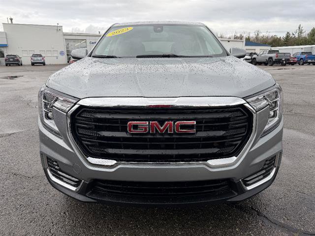 Used 2023 GMC Terrain SLE FWD image 2