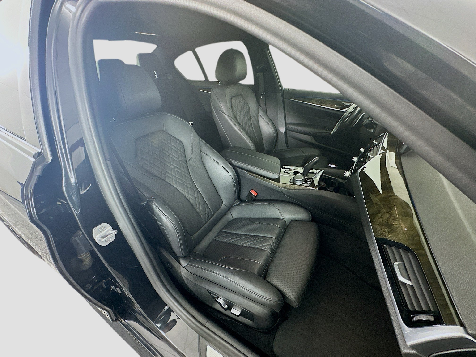 Used 2021 BMW 530e w/ M Sport Package RWD image 33