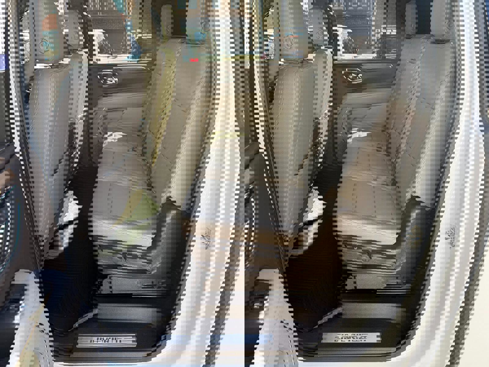 Used 2021 Chevrolet Suburban LT image 14