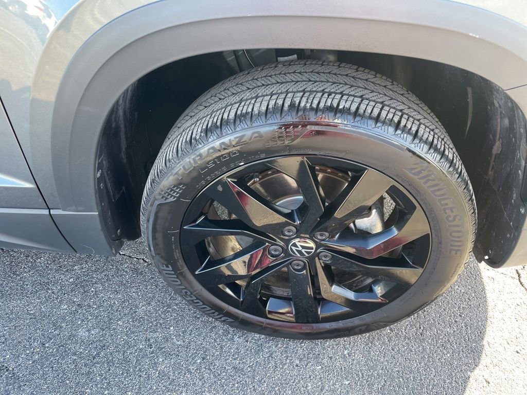 Used 2024 Volkswagen Taos SE image 12