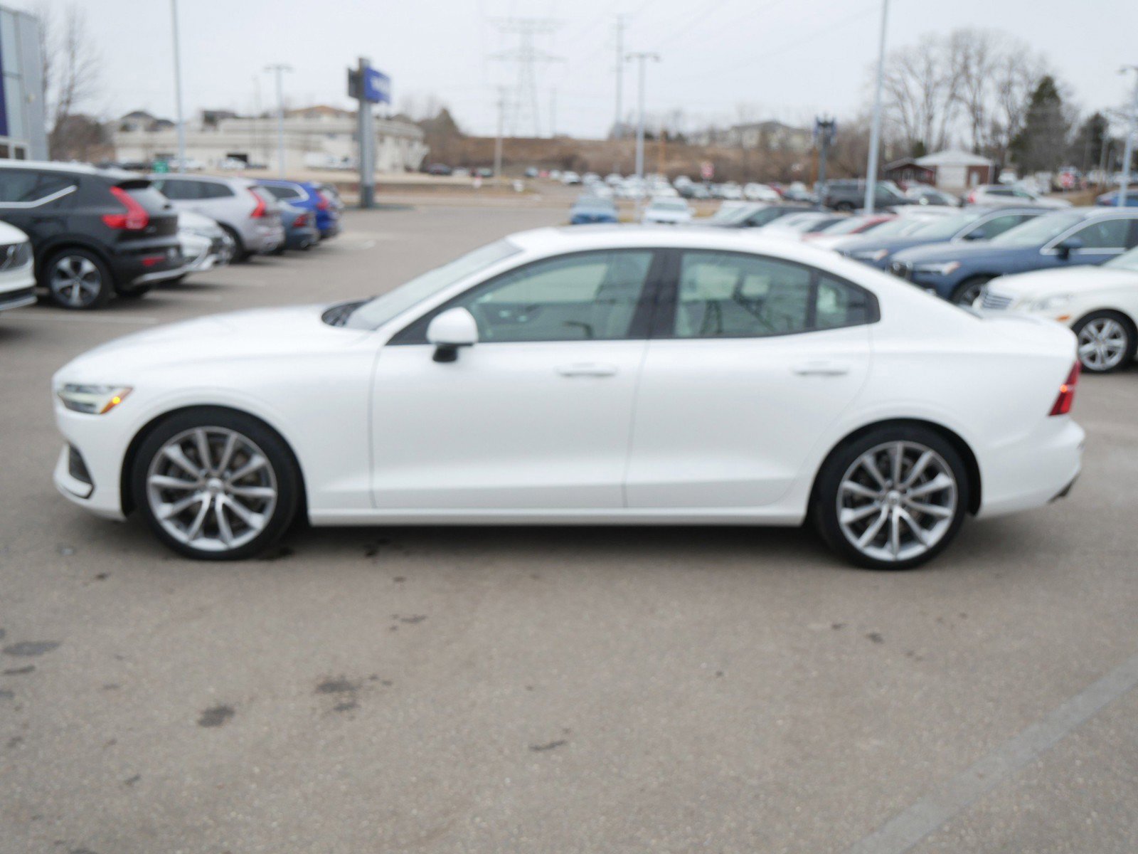 Used 2019 Volvo S60 T6 Momentum w/ Premium Package image 4