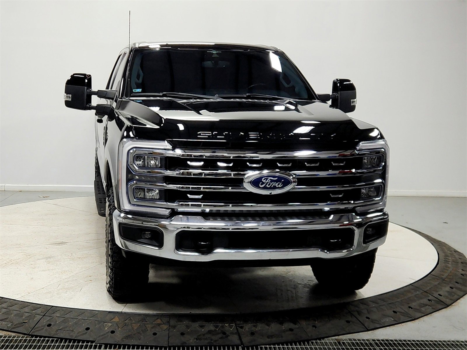 Used 2023 Ford F250 Lariat image 2